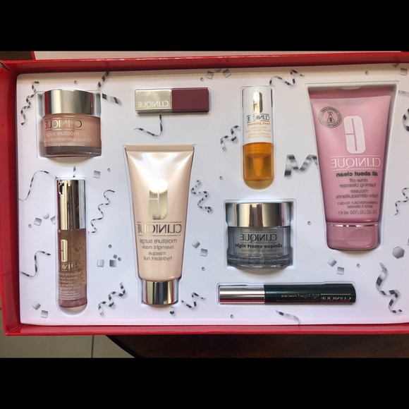 Clinique Other - 💕HP💕 New in box Clinique set